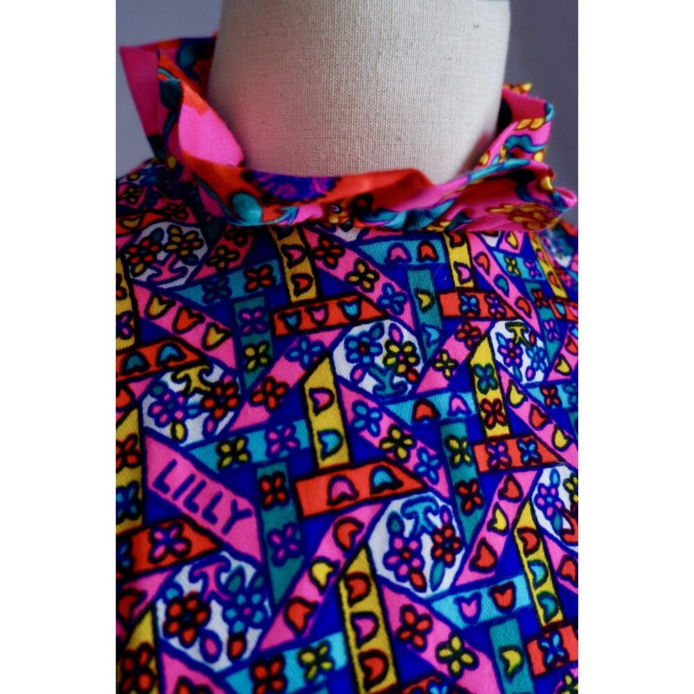 1960s "The Lilly" Lilly Pulitzer Floral-Print Ruffle Collar Dress – Hot Pink - Picture 7 of 10